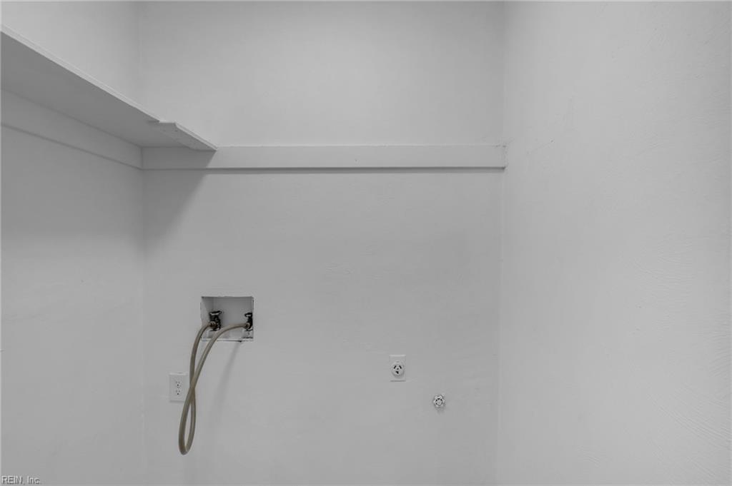 2931 Peronne Ave Property Photo 28