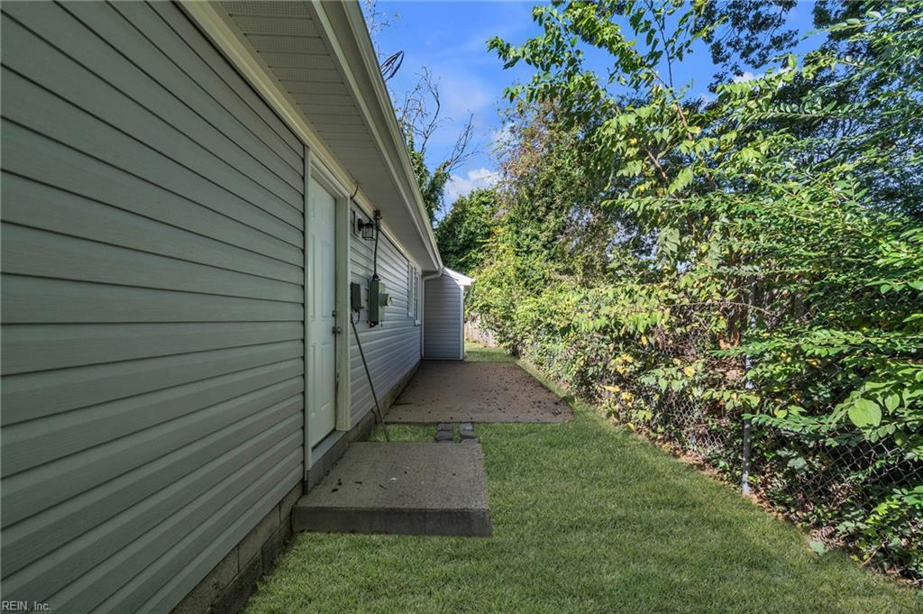 2931 Peronne Ave Property Photo 29