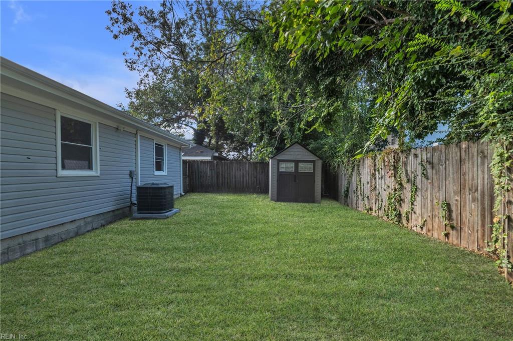 2931 Peronne Ave Property Photo 30
