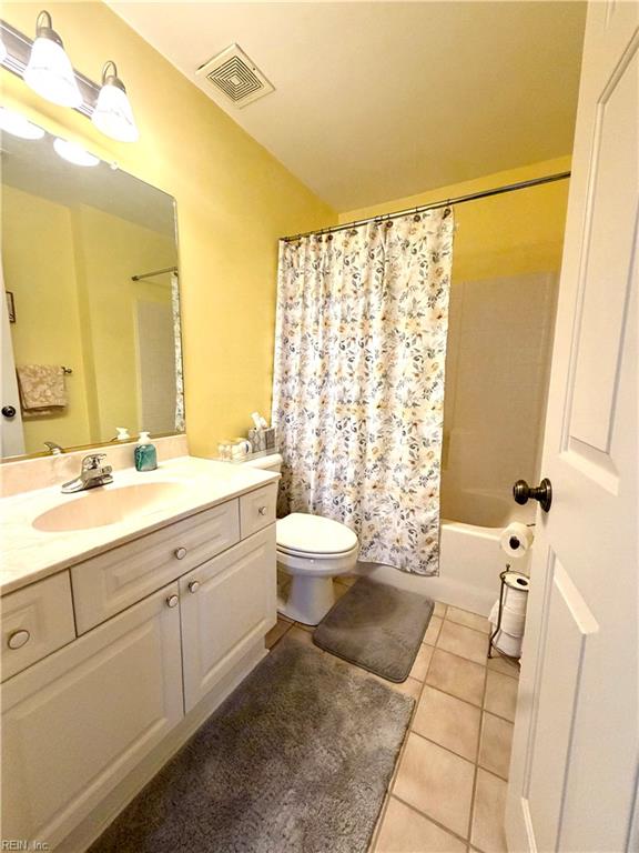 2302 Beach Castle Ln Property Photo 4