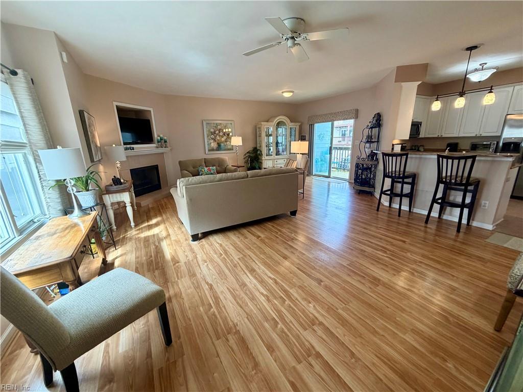 2302 Beach Castle Ln Property Photo 7