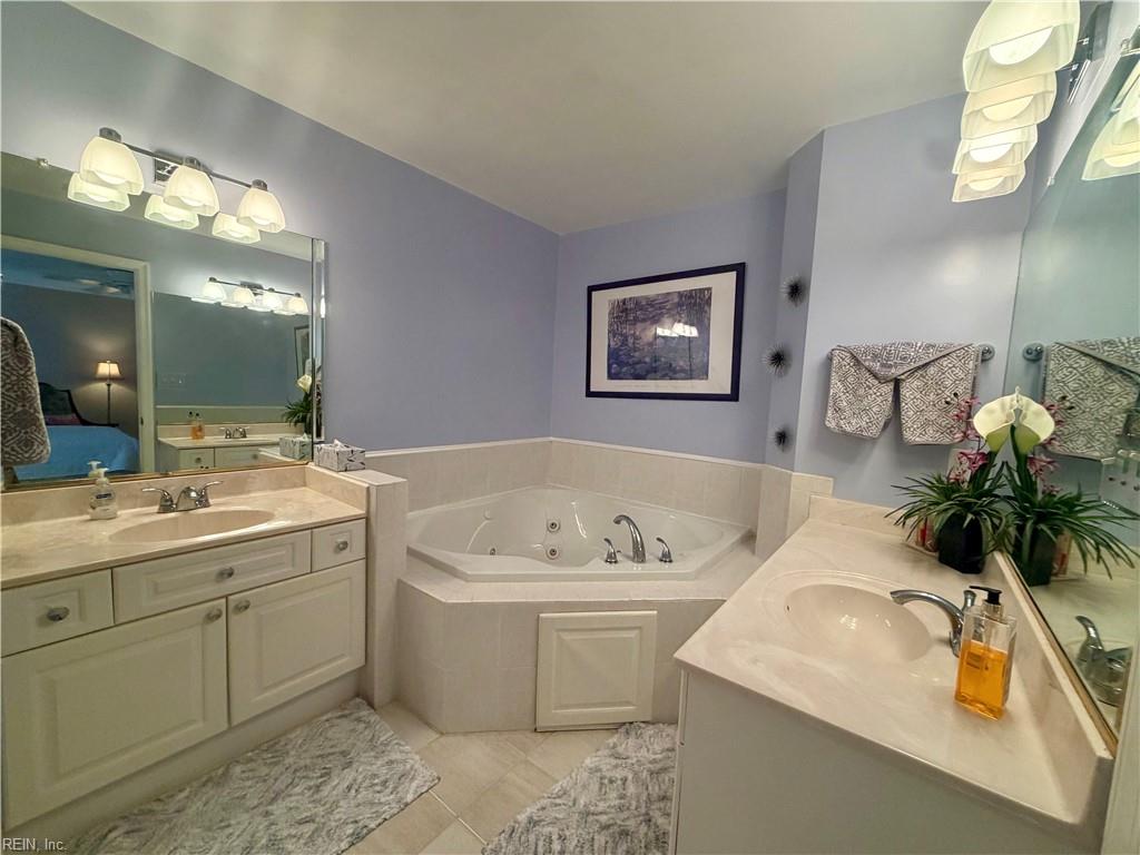 2302 Beach Castle Ln Property Photo 11