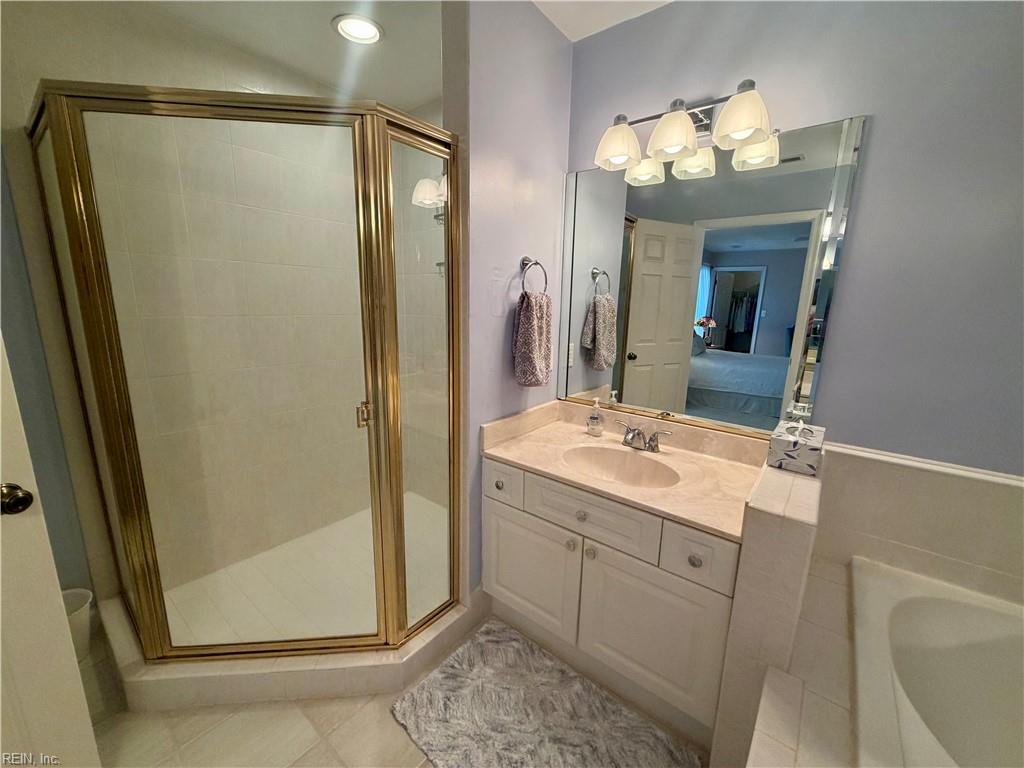 2302 Beach Castle Ln Property Photo 12