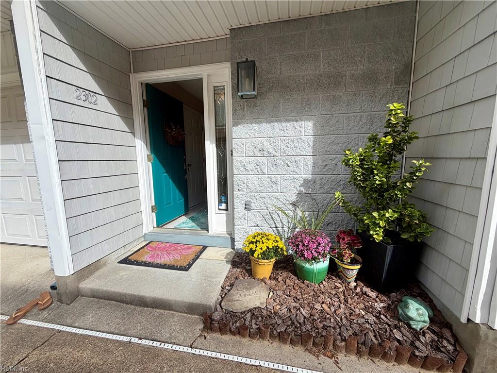 2302 Beach Castle Ln Property Photo 14
