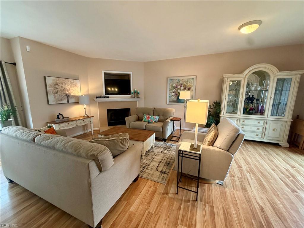 2302 Beach Castle Ln Property Photo 18