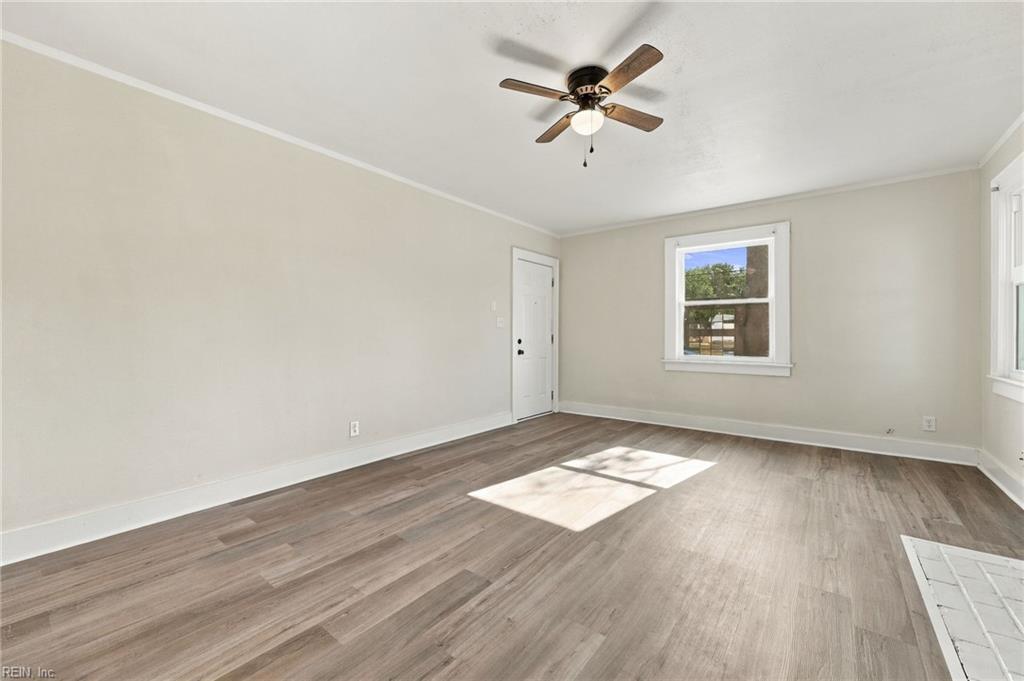 5759 Chesapeake Blvd Property Photo 3