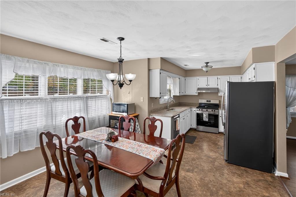 2100 Dove Ridge Dr Property Photo 3