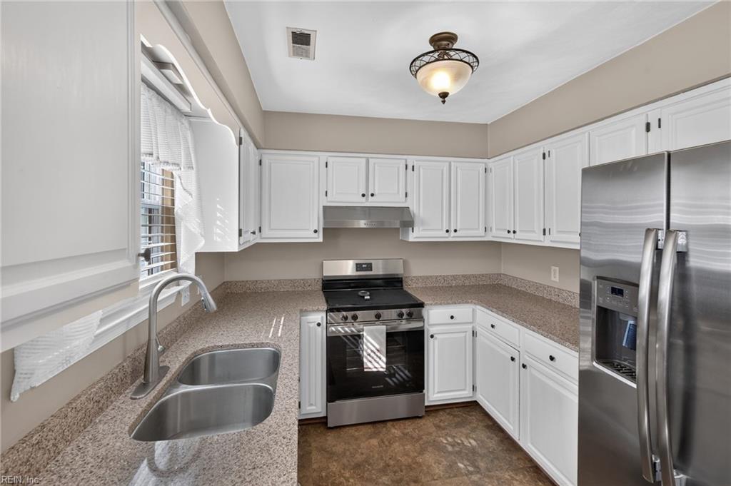 2100 Dove Ridge Dr Property Photo 4