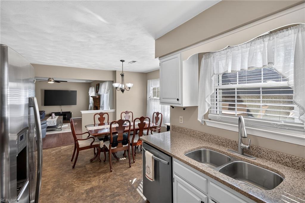 2100 Dove Ridge Dr Property Photo 12