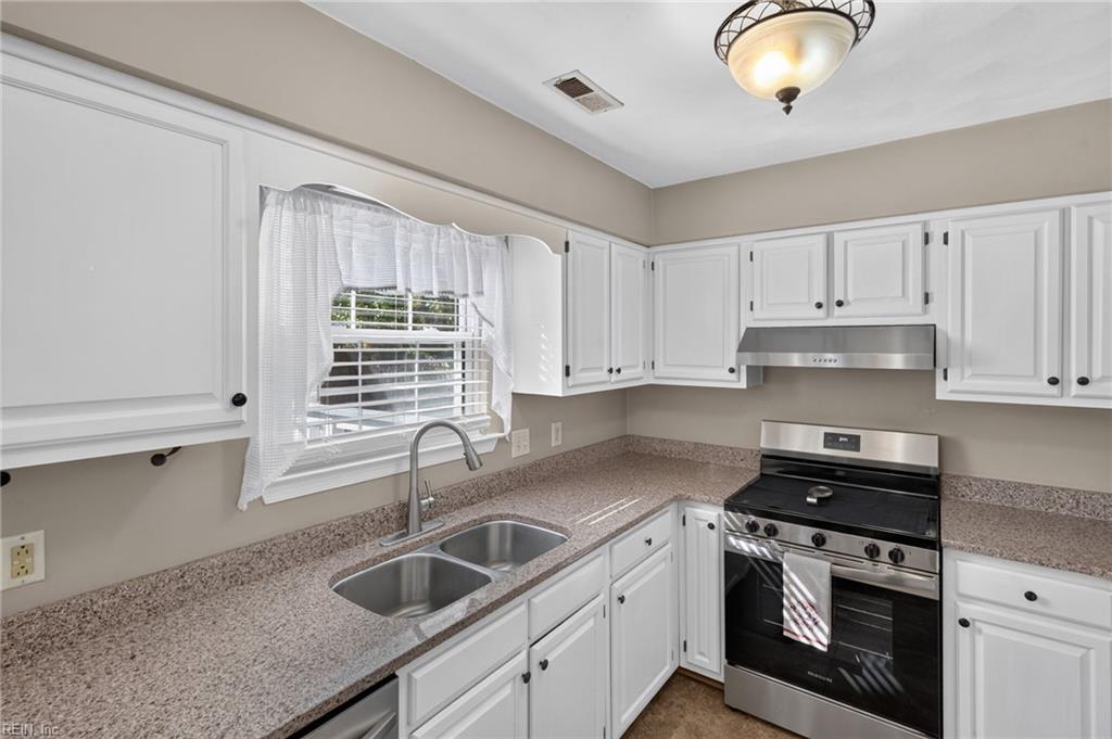 2100 Dove Ridge Dr Property Photo 13