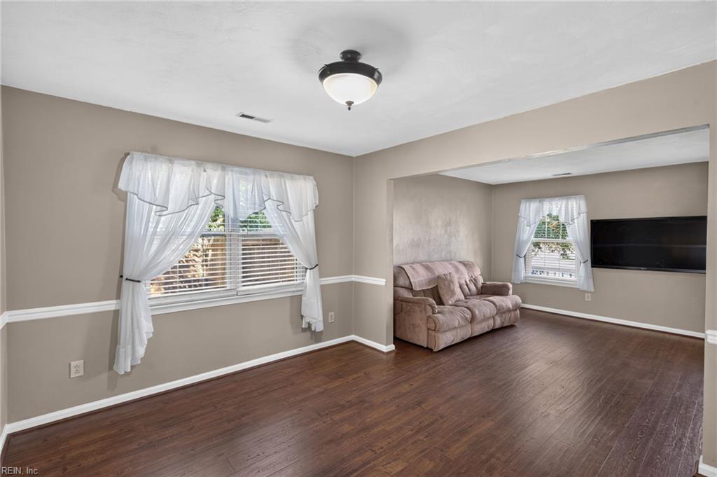 2100 Dove Ridge Dr Property Photo 17
