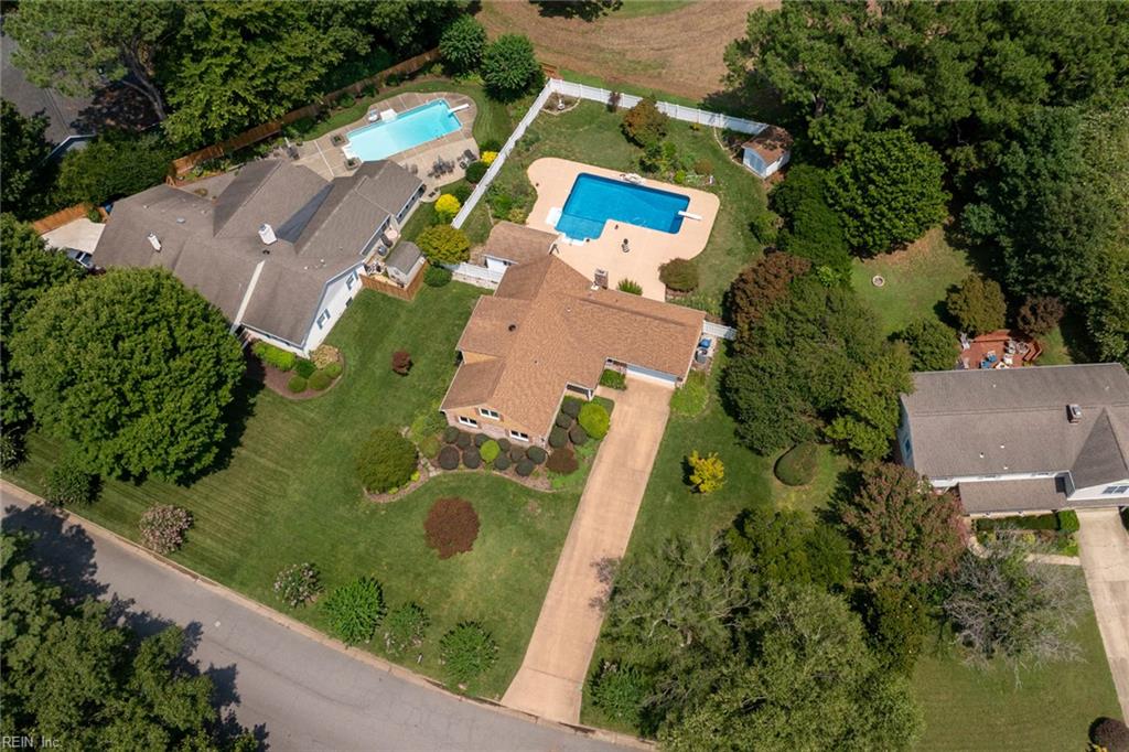 1356 Baycliff Dr Property Photo 2