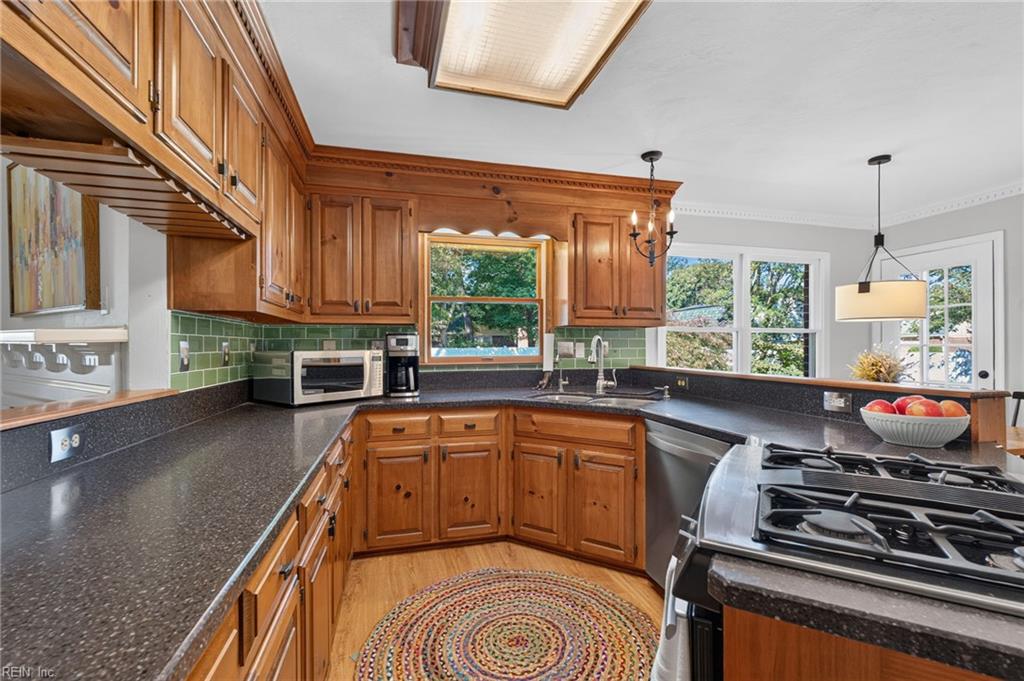 3536 Calverton Way Property Photo 18