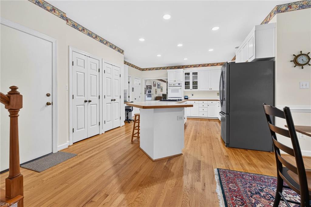 836 Bishopsgate Ln Property Photo 13