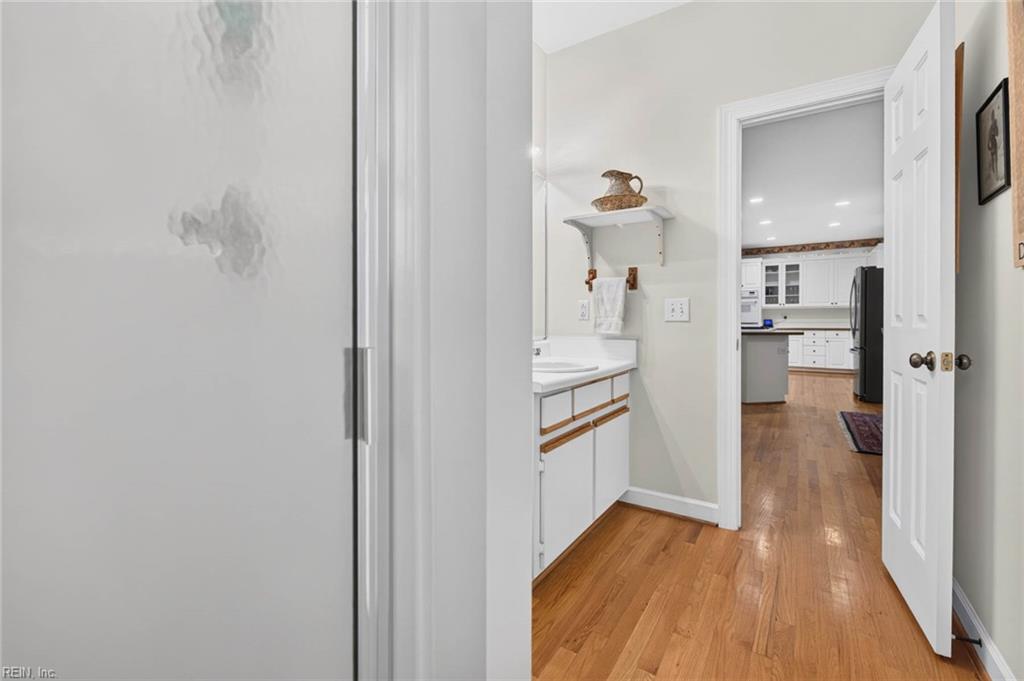 836 Bishopsgate Ln Property Photo 17