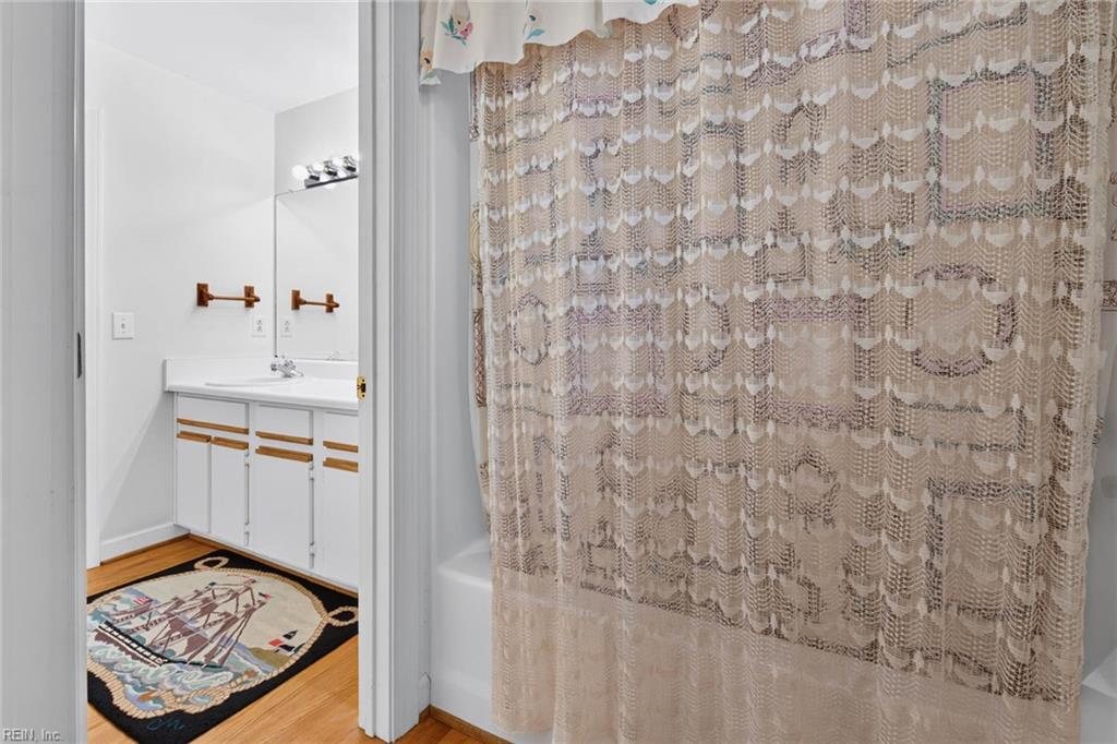 836 Bishopsgate Ln Property Photo 31