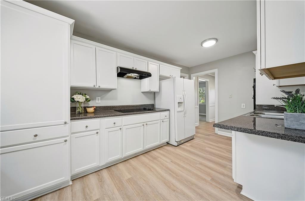2168 Armada Dr E Property Photo 17