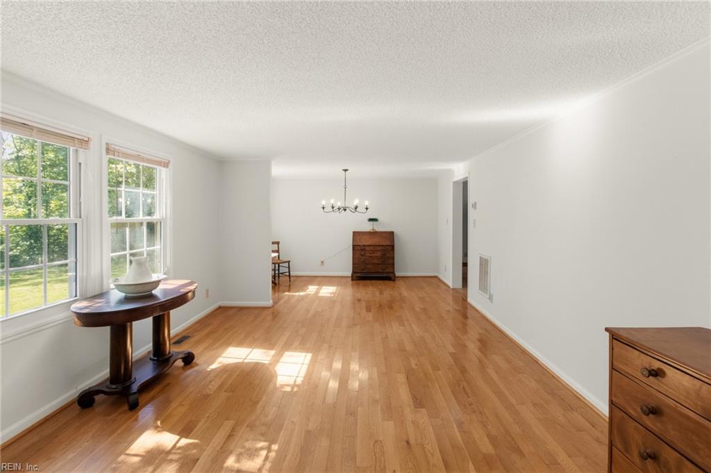 8960 Norseman Ln Property Photo 5
