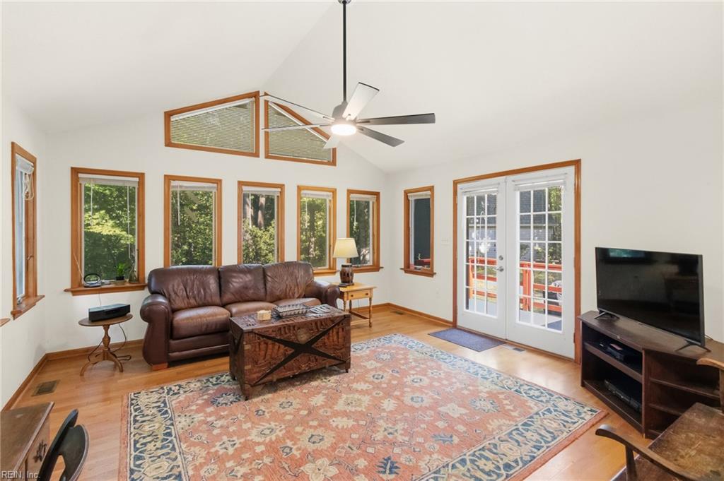 8960 Norseman Ln Property Photo 17