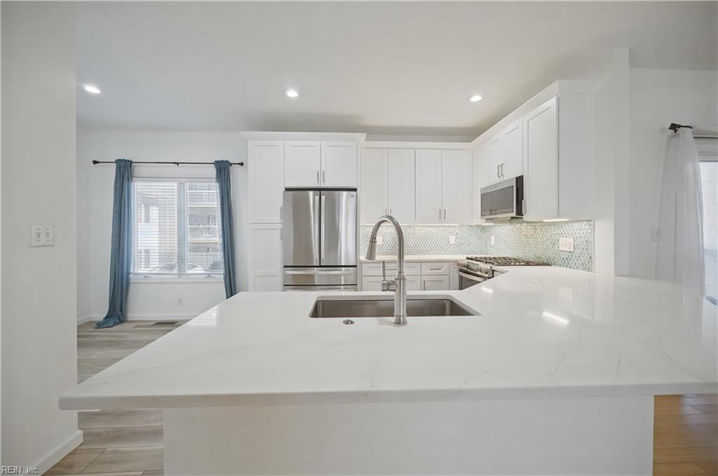 2308 Beach Castle Ln Property Photo 9