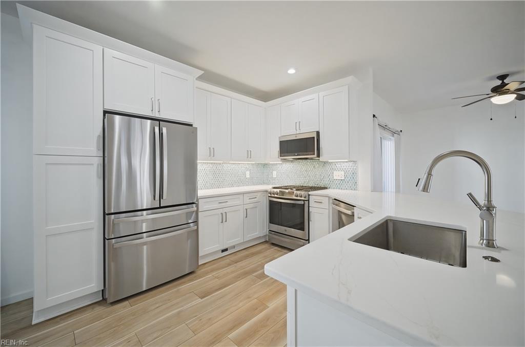2308 Beach Castle Ln Property Photo 10