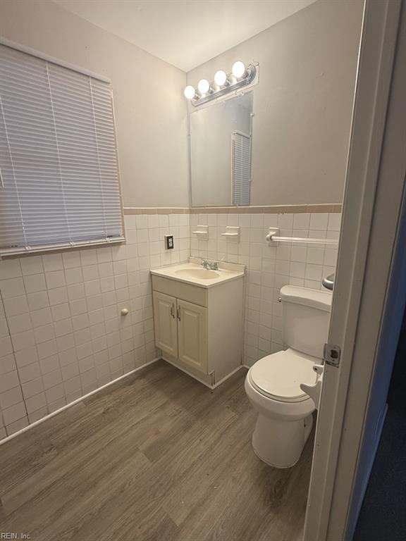 2323 Birch St Property Photo 4