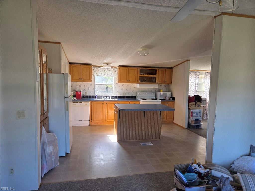 503 Railroad Ave Property Photo 9