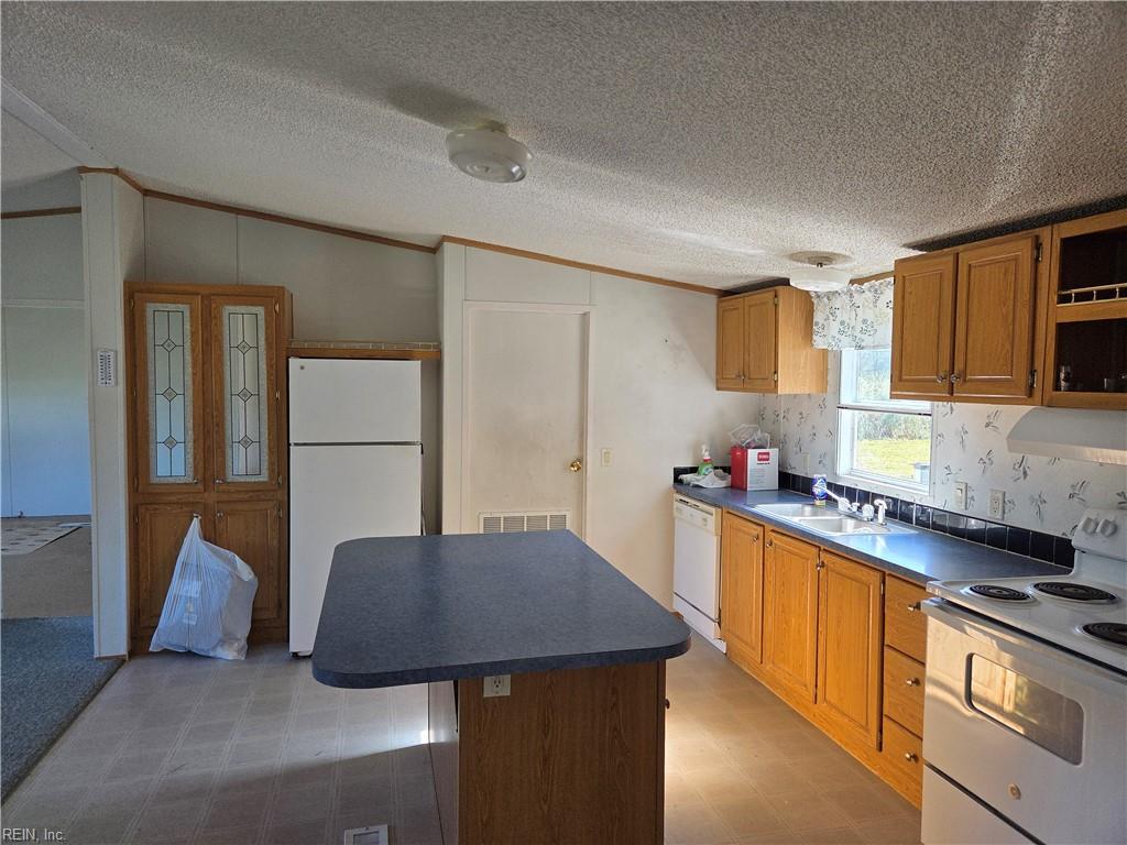 503 Railroad Ave Property Photo 10