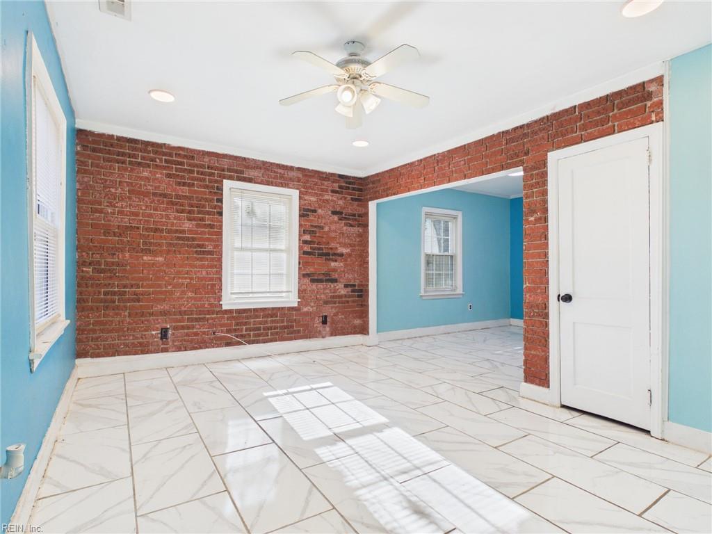 8 Clover St Property Photo 2