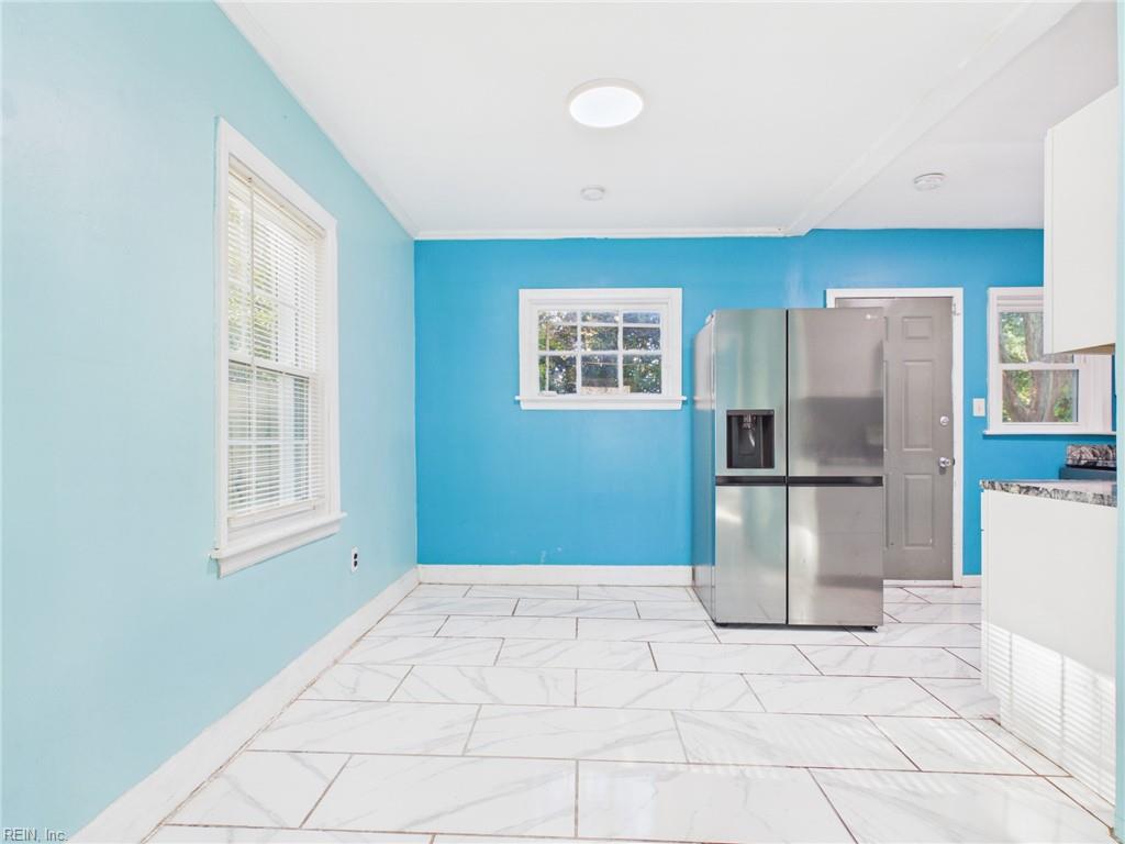 8 Clover St Property Photo 4