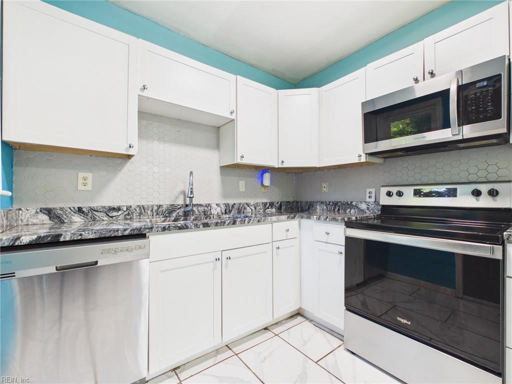 8 Clover St Property Photo 6