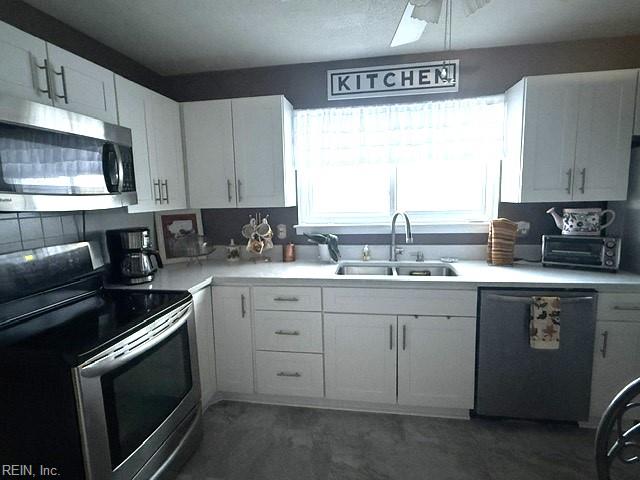 422 Barcelona Ln Property Photo 15