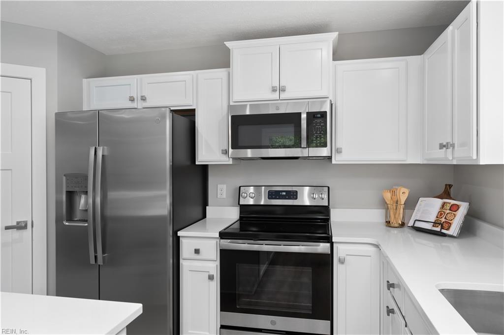3048 Morrill Ln Property Photo 3