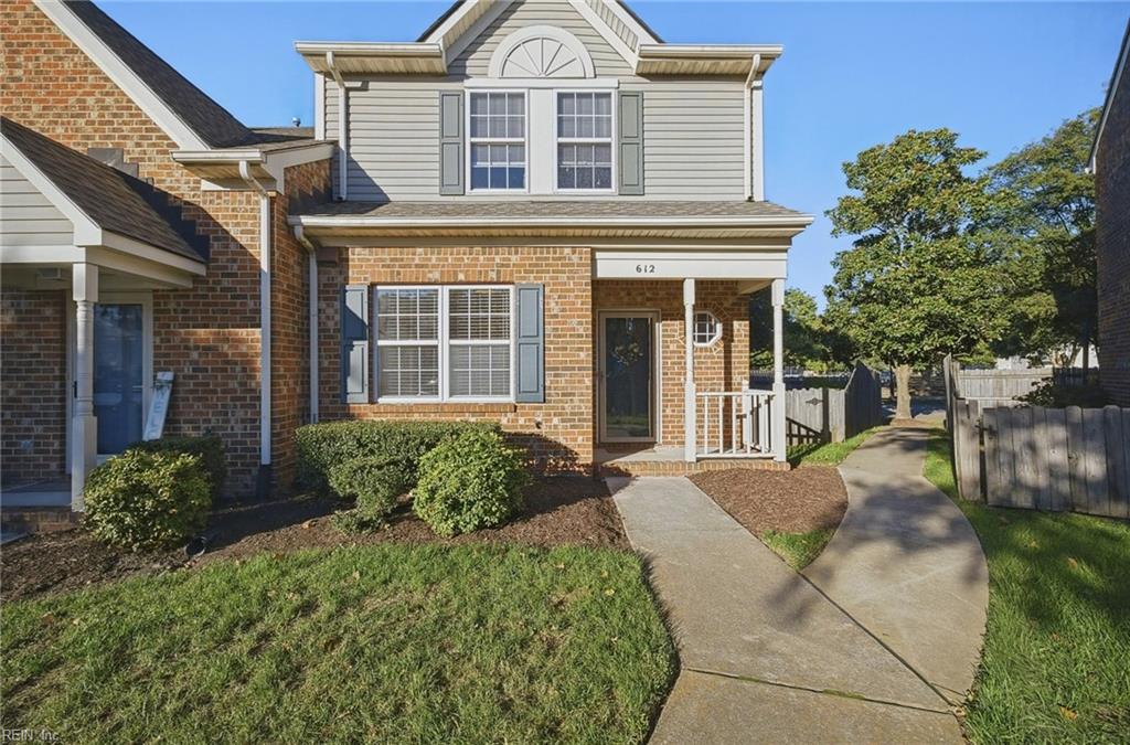 612 W Lake Cir Property Photo 1