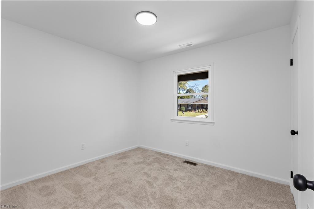24 Lee Ave Property Photo 14