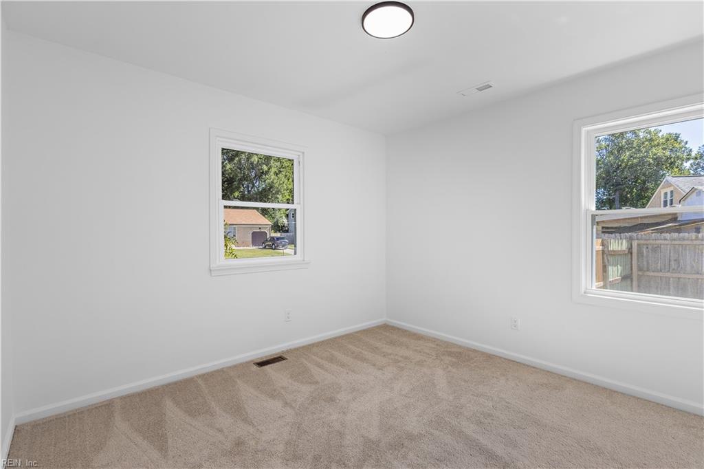 24 Lee Ave Property Photo 16