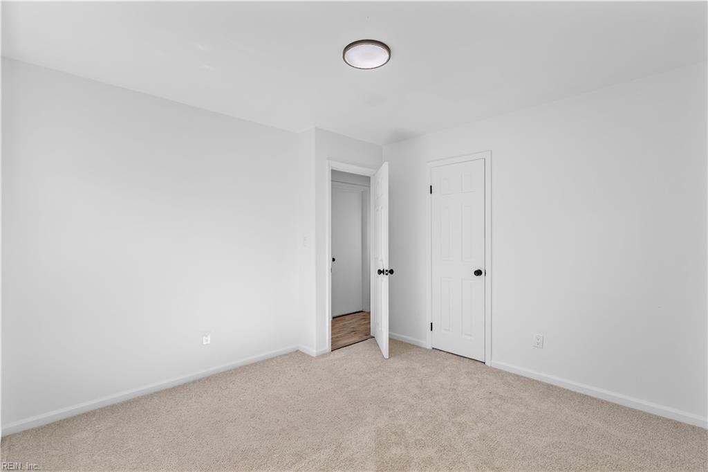 24 Lee Ave Property Photo 17