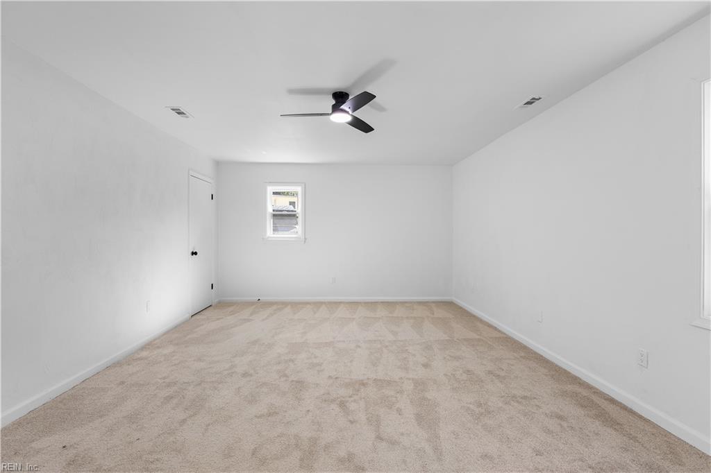 24 Lee Ave Property Photo 20