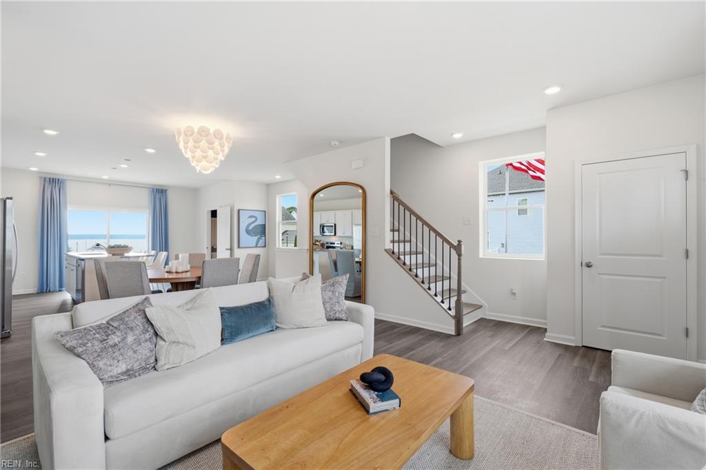 2350 Somerset Way Property Photo 4