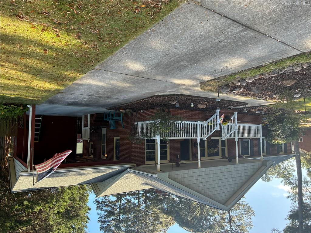 471 Suburban Pw Property Photo 3