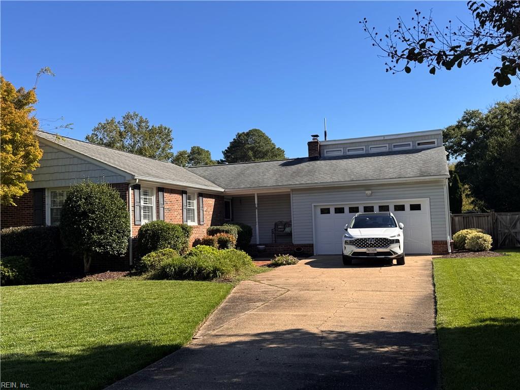 816 Queen Elizabeth Dr Property Photo 2