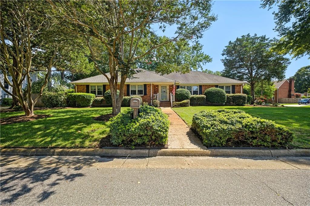 940 Amesbury Rd Property Photo 3