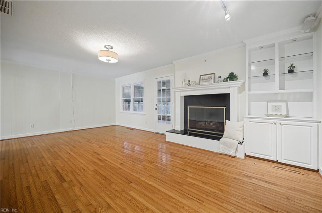 940 Amesbury Rd Property Photo 23