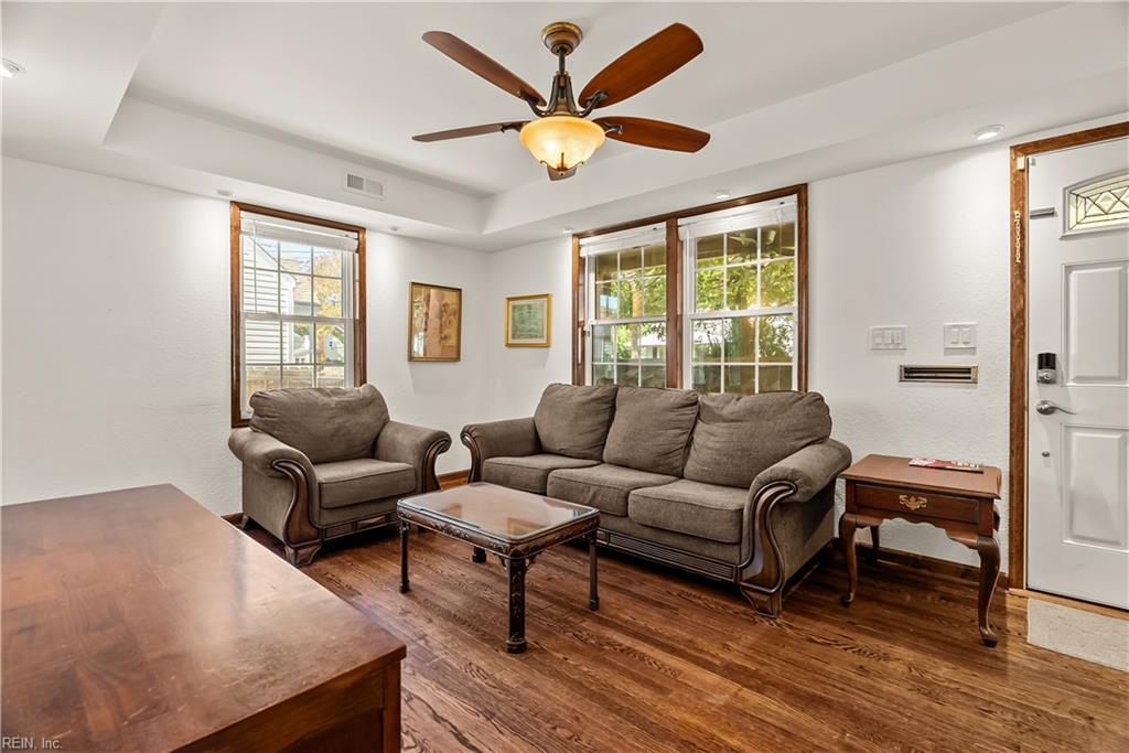 317 Lorengo Ave E Property Photo 3