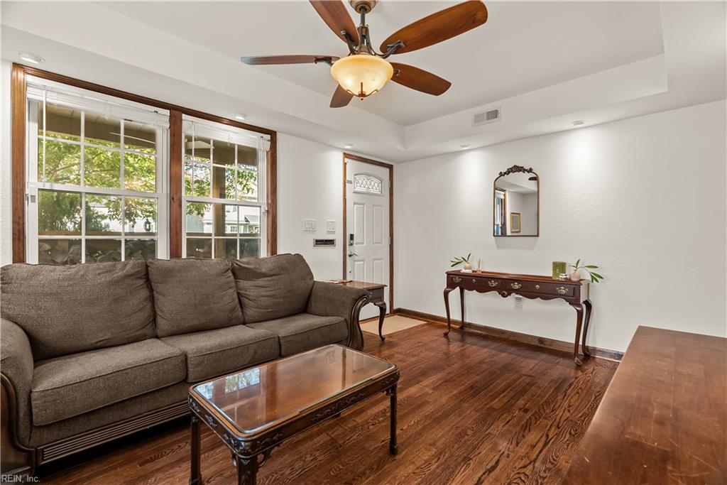 317 Lorengo Ave E Property Photo 4