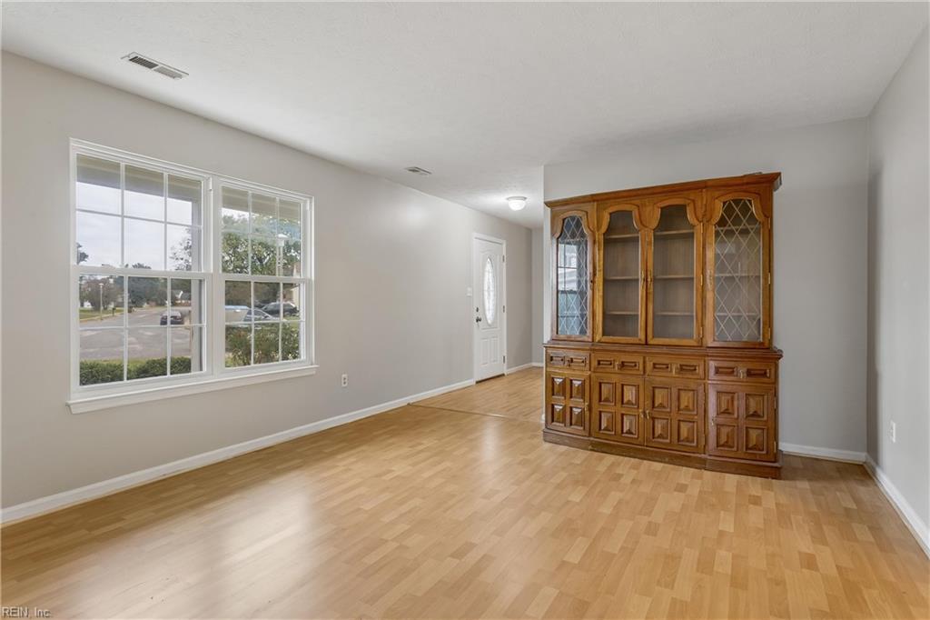 2 Great Lakes Dr Property Photo 9