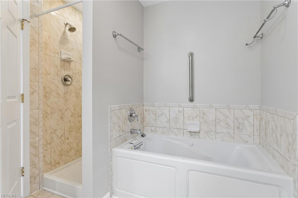 2 Great Lakes Dr Property Photo 16