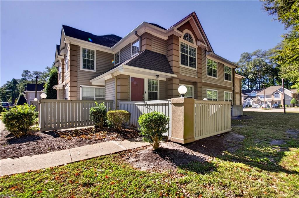 322 Gainsborough Sq Property Photo 3