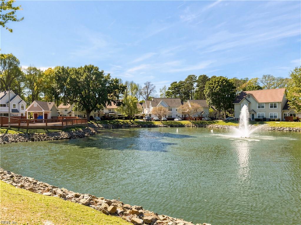 322 Gainsborough Sq Property Photo 4