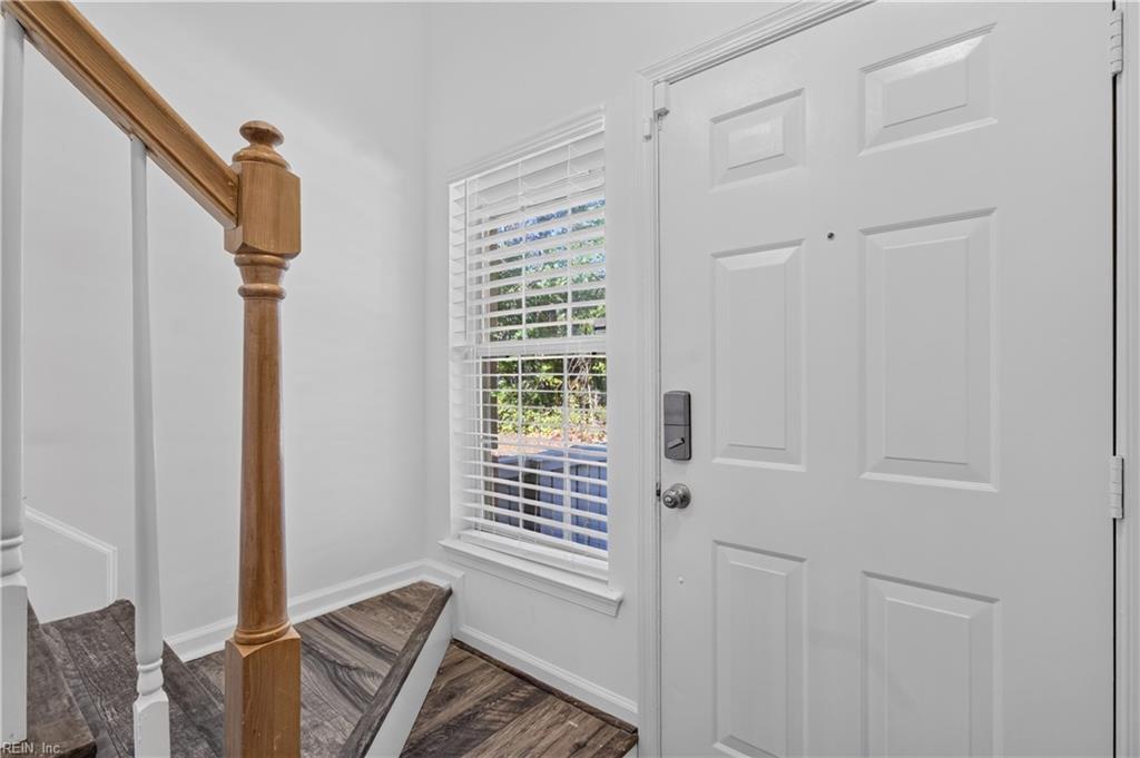 322 Gainsborough Sq Property Photo 6
